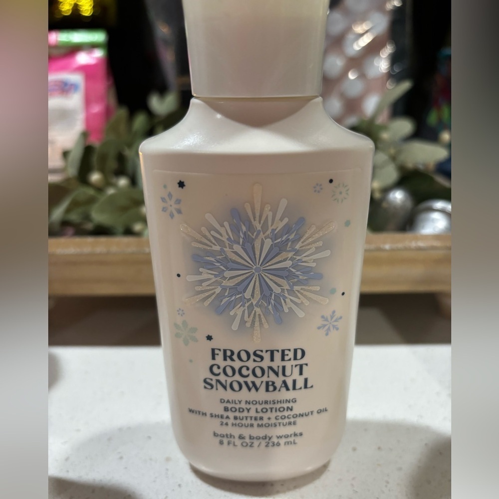 Bath & Body Works Frosted Coconut Snowball Daily Nourishing Body Lotion, 8oz
